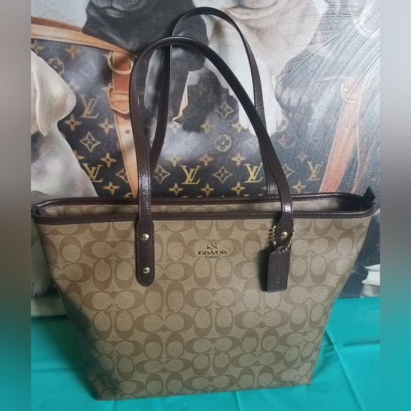 NWOT Coach NY Signature Tote Coated Canvas